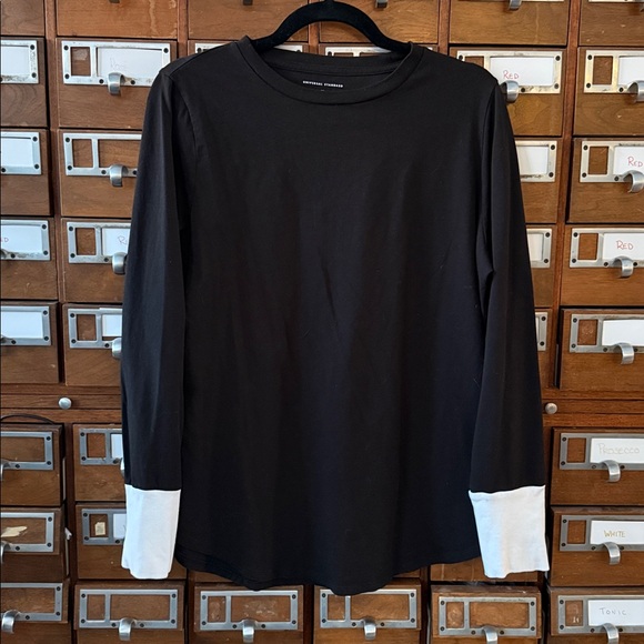 Universal Standard Rhine Color Block Cuff Long Sleeve T-Shirt - Picture 2 of 8